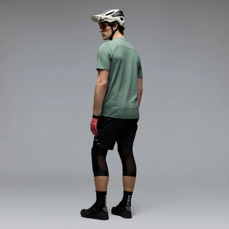 FOA406786__74O_ombk1.png